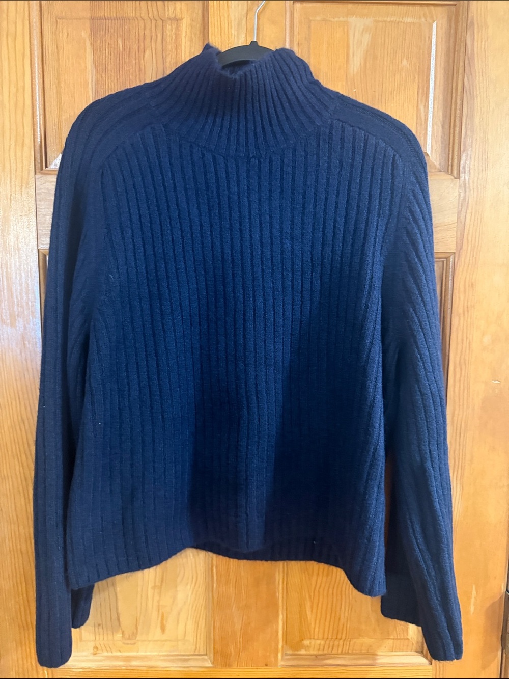 NWT Gap mocked neck ribbed navy blue sweater size medium.